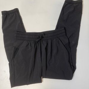 Lululemon 6 Black Pockets Cinched Joggers Pants